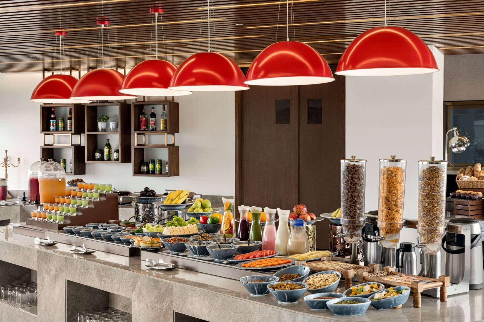 Ramada By Wyndham Gorakhpur Gorakhnath Mandir Road Hotell Exteriör bild