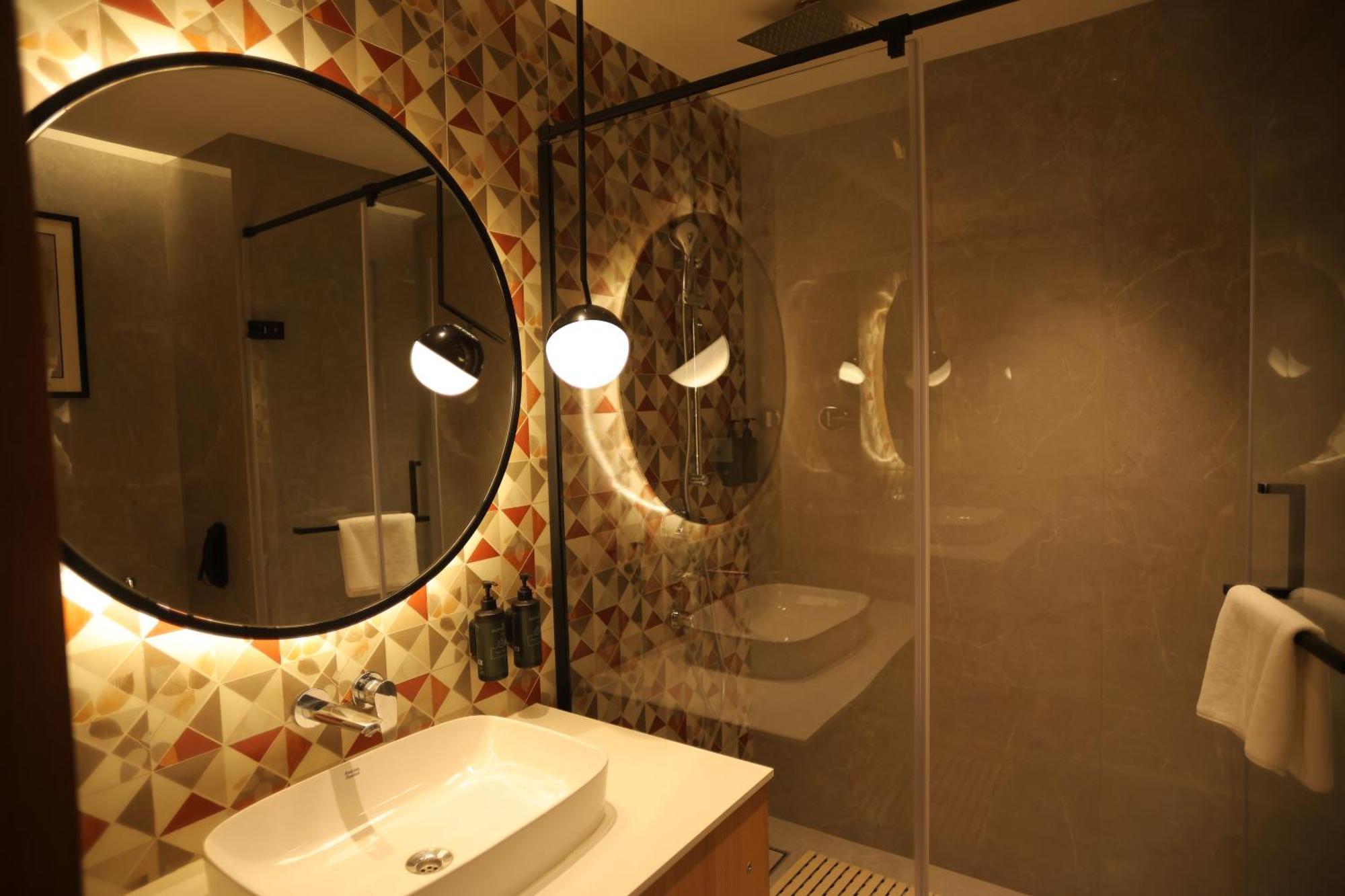 Ramada By Wyndham Gorakhpur Gorakhnath Mandir Road Hotell Exteriör bild